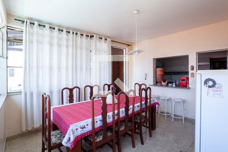 Casa à venda com 350m², 4 quartos e 3 vagas Casa à venda com 350m², 4 quartos e 3 vagasCopa