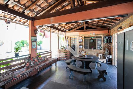 Casa à venda com 350m², 4 quartos e 3 vagas Casa à venda com 350m², 4 quartos e 3 vagasÁrea gourmet