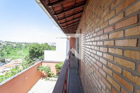 Casa à venda com 350m², 4 quartos e 3 vagas Casa à venda com 350m², 4 quartos e 3 vagasVaranda área gourmet