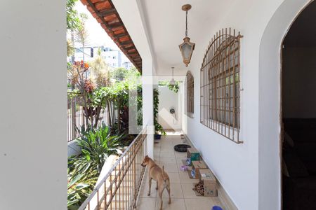 Casa à venda com 350m², 4 quartos e 3 vagas Casa à venda com 350m², 4 quartos e 3 vagasEntrada/Varanda