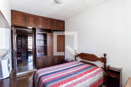 Casa à venda com 350m², 4 quartos e 3 vagas Casa à venda com 350m², 4 quartos e 3 vagasQuarto 2