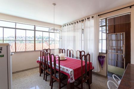 Casa à venda com 350m², 4 quartos e 3 vagas Casa à venda com 350m², 4 quartos e 3 vagasCopa