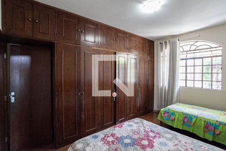 Casa à venda com 350m², 4 quartos e 3 vagas Casa à venda com 350m², 4 quartos e 3 vagasQuarto 3