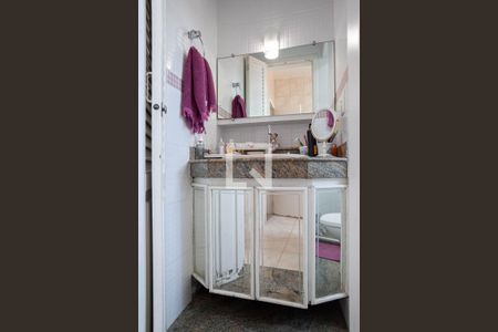 Casa à venda com 350m², 4 quartos e 3 vagas Casa à venda com 350m², 4 quartos e 3 vagasBanheiro da suíte