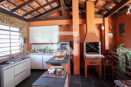 Casa à venda com 350m², 4 quartos e 3 vagas Casa à venda com 350m², 4 quartos e 3 vagasÁrea gourmet