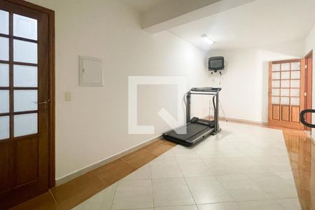 Apartamento à venda com 204m², 3 quartos e 2 vagas Apartamento à venda com 204m², 3 quartos e 2 vagasÁrea comum - Academia