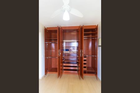 Apartamento à venda com 109m², 3 quartos e 2 vagas Apartamento à venda com 109m², 3 quartos e 2 vagasSuíte 02 - Armário