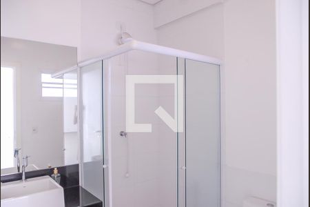 Casa à venda com 444m², 4 quartos e 7 vagas Casa à venda com 444m², 4 quartos e 7 vagasBanheiro de serviço