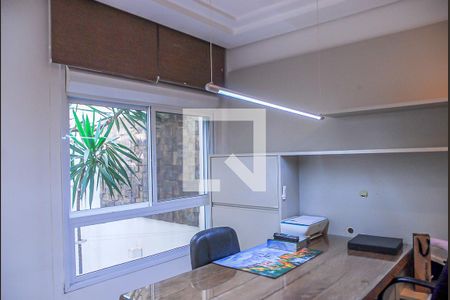 Casa à venda com 444m², 4 quartos e 7 vagas Casa à venda com 444m², 4 quartos e 7 vagasEscritório
