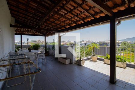 Apartamento à venda com 150m², 2 quartos e 1 vaga Apartamento à venda com 150m², 2 quartos e 1 vagaVaranda