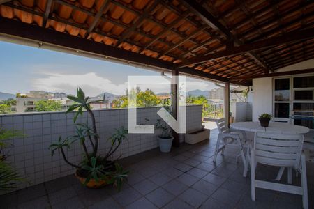 Apartamento à venda com 150m², 2 quartos e 1 vaga Apartamento à venda com 150m², 2 quartos e 1 vagaVaranda