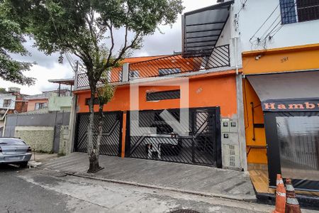 Casa à venda com 140m², 5 quartos e 2 vagas Casa à venda com 140m², 5 quartos e 2 vagasFachada