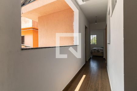 Casa à venda com 140m², 5 quartos e 2 vagas Casa à venda com 140m², 5 quartos e 2 vagasCorredor Interno da Casa 2