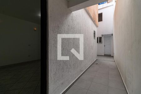 Casa à venda com 140m², 5 quartos e 2 vagas Casa à venda com 140m², 5 quartos e 2 vagasCorredor Lateral da Casa 1