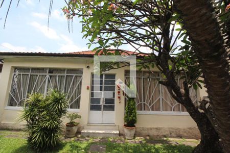 Casa à venda com 1330m², 3 quartos e 8 vagasFachada