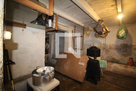 Casa à venda com 1330m², 3 quartos e 8 vagasPorão