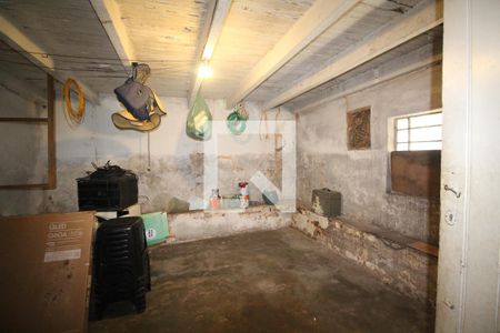 Casa à venda com 1330m², 3 quartos e 8 vagasPorão