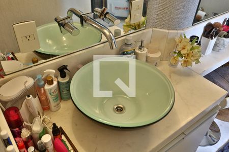 Apartamento à venda com 100m², 2 quartos e 1 vagaBanheiro da Suíte