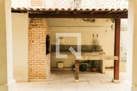 Apartamento à venda com 190m², 3 quartos e 2 vagas Apartamento à venda com 190m², 3 quartos e 2 vagasÁrea comum - Churrasqueira