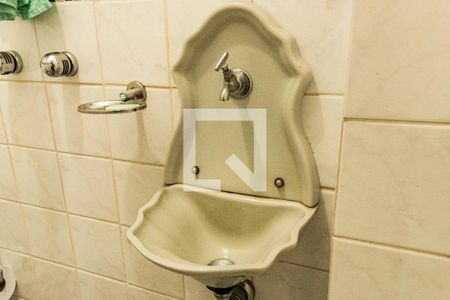 Apartamento à venda com 190m², 3 quartos e 2 vagas Apartamento à venda com 190m², 3 quartos e 2 vagasLavabo