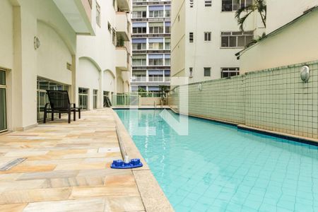 Apartamento à venda com 190m², 3 quartos e 2 vagas Apartamento à venda com 190m², 3 quartos e 2 vagasÁrea comum - Piscina
