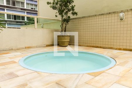 Apartamento à venda com 190m², 3 quartos e 2 vagas Apartamento à venda com 190m², 3 quartos e 2 vagasÁrea comum - Piscina