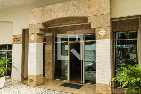 Apartamento à venda com 190m², 3 quartos e 2 vagas Apartamento à venda com 190m², 3 quartos e 2 vagasEntrada