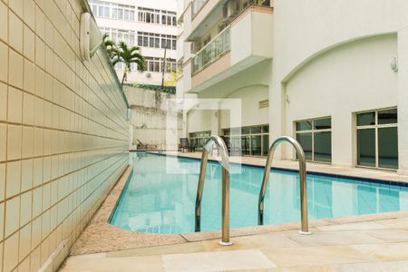 Apartamento à venda com 190m², 3 quartos e 2 vagas Apartamento à venda com 190m², 3 quartos e 2 vagasÁrea comum - Piscina