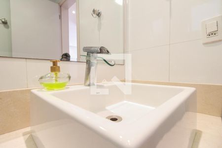 Apartamento à venda com 79m², 3 quartos e 3 vagas Apartamento à venda com 79m², 3 quartos e 3 vagasBanheiro Social