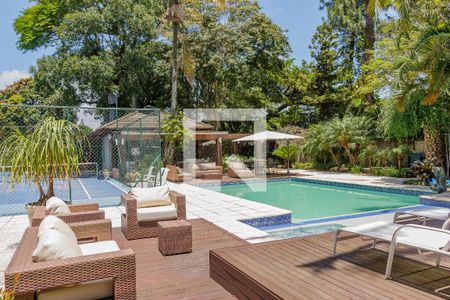 Casa à venda com 650m², 3 quartos e 3 vagas Casa à venda com 650m², 3 quartos e 3 vagasPiscina
