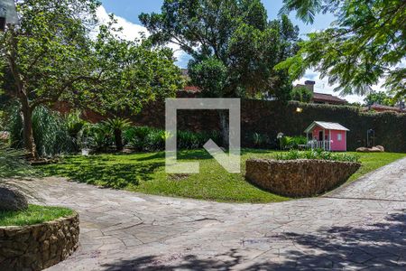 Casa à venda com 650m², 3 quartos e 3 vagas Casa à venda com 650m², 3 quartos e 3 vagasÁrea externa
