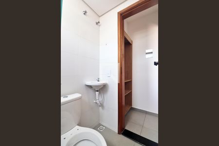 Banheiro de kitnet/studio para alugar com 1 quarto, 10m² em Vila Sao Pedro, Santo André