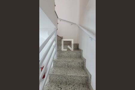 Apartamento à venda com 102m², 2 quartos e 1 vaga Apartamento à venda com 102m², 2 quartos e 1 vagaEscada