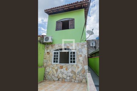 Casa à venda com 130m², 3 quartos e 2 vagas Casa à venda com 130m², 3 quartos e 2 vagasFachada interna