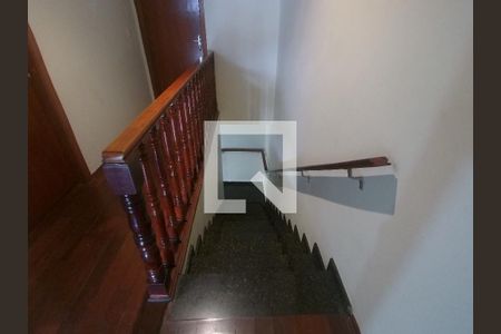 Casa à venda com 200m², 3 quartos e 3 vagasEscada