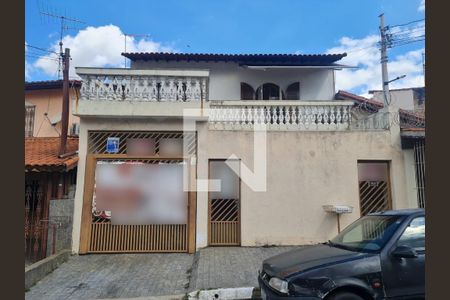 Casa à venda com 200m², 3 quartos e 3 vagas Casa à venda com 200m², 3 quartos e 3 vagasFachada