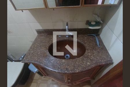 Casa à venda com 200m², 3 quartos e 3 vagasBanheiro piso de cima