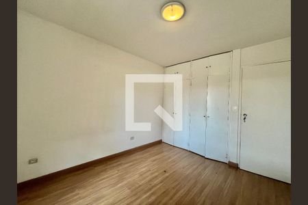 Casa à venda com 280m², 5 quartos e 2 vagas Casa à venda com 280m², 5 quartos e 2 vagasQuarto 2