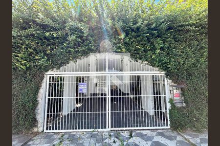 Casa à venda com 280m², 5 quartos e 2 vagas Casa à venda com 280m², 5 quartos e 2 vagasFachada