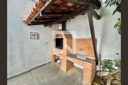 Casa à venda com 280m², 5 quartos e 2 vagas Casa à venda com 280m², 5 quartos e 2 vagasChurrasqueira