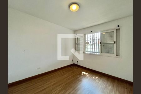 Casa à venda com 280m², 5 quartos e 2 vagas Casa à venda com 280m², 5 quartos e 2 vagasQuarto 2