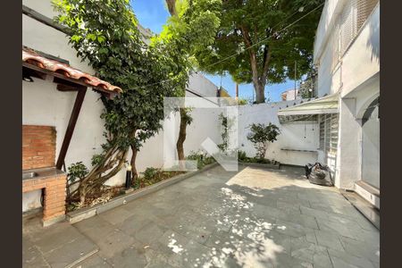Casa à venda com 280m², 5 quartos e 2 vagas Casa à venda com 280m², 5 quartos e 2 vagasQuintal
