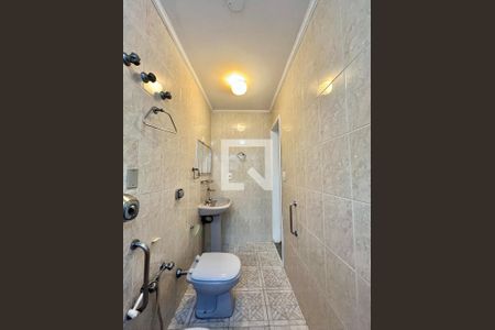 Casa à venda com 280m², 5 quartos e 2 vagas Casa à venda com 280m², 5 quartos e 2 vagasBanheiro da Suíte