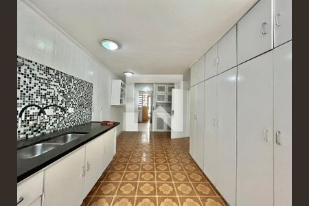Casa à venda com 280m², 5 quartos e 2 vagas Casa à venda com 280m², 5 quartos e 2 vagasCozinha