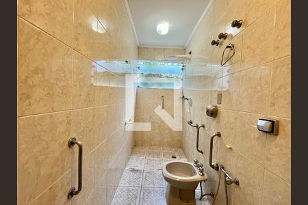 Casa à venda com 280m², 5 quartos e 2 vagas Casa à venda com 280m², 5 quartos e 2 vagasBanheiro da Suíte