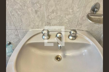 Casa à venda com 280m², 5 quartos e 2 vagas Casa à venda com 280m², 5 quartos e 2 vagasBanheiro da Suíte