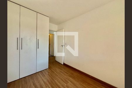 Casa à venda com 280m², 5 quartos e 2 vagas Casa à venda com 280m², 5 quartos e 2 vagasQuarto 3