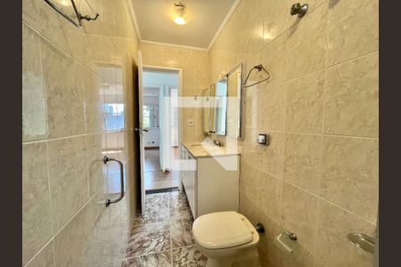 Casa à venda com 280m², 5 quartos e 2 vagas Casa à venda com 280m², 5 quartos e 2 vagasBanheiro