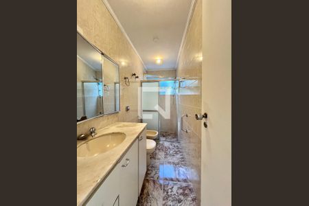 Casa à venda com 280m², 5 quartos e 2 vagas Casa à venda com 280m², 5 quartos e 2 vagasBanheiro