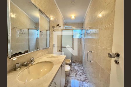 Casa à venda com 280m², 5 quartos e 2 vagas Casa à venda com 280m², 5 quartos e 2 vagasBanheiro